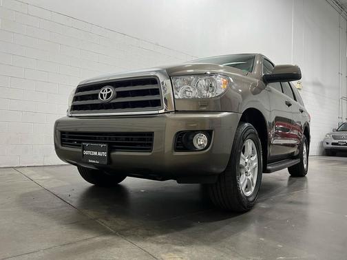 2013 Toyota Sequoia SR5