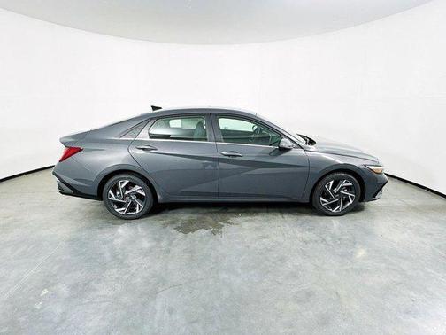 2025 Hyundai ELANTRA HEV Limited