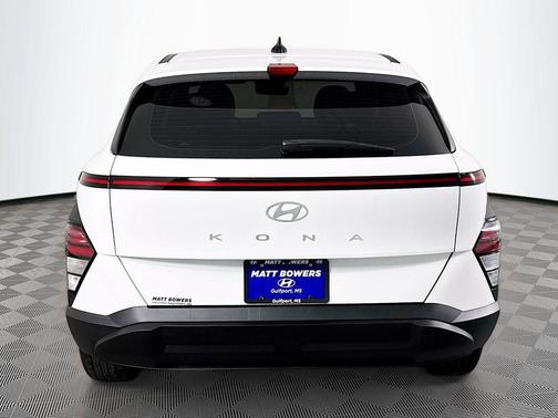 2025 Hyundai KONA SE