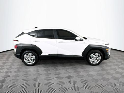 2025 Hyundai KONA SE