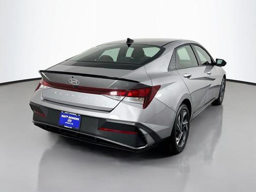 Metal 2025 Hyundai ELANTRA SEL Sport