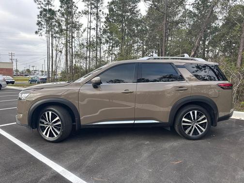2024 Nissan Pathfinder Platinum