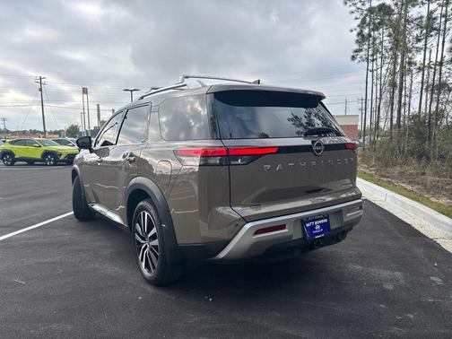 2024 Nissan Pathfinder Platinum