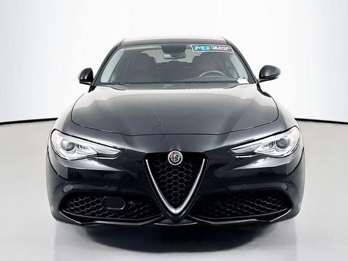 Vulcano Black Metallic 2018 Alfa Romeo Giulia Ti
