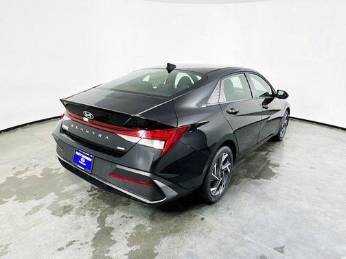 2025 Hyundai ELANTRA HEV SEL Sport