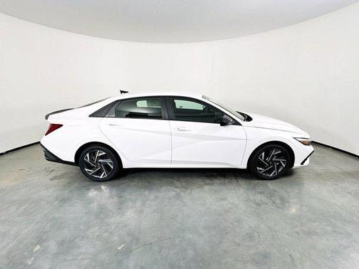 2025 Hyundai ELANTRA HEV SEL Sport