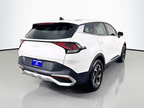 Snow White Pearl 2024 Kia Sportage LX