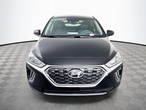 2022 Hyundai IONIQ Hybrid SE