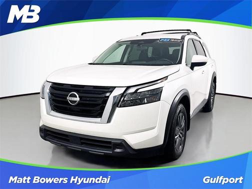 White 2024 Nissan Pathfinder SV