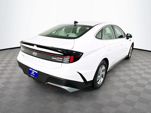 2025 Hyundai SONATA SE