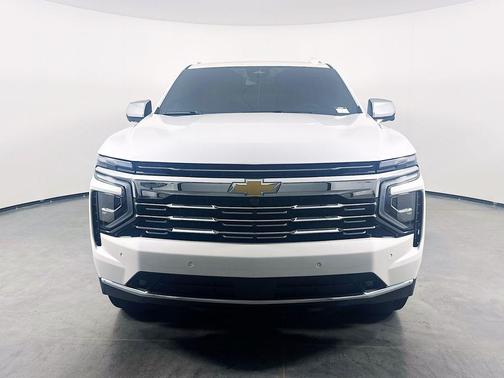 Iridescent Pearl Tricoat 2025 Chevrolet Tahoe Premier