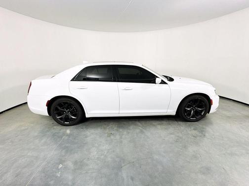 2022 Chrysler 300 S