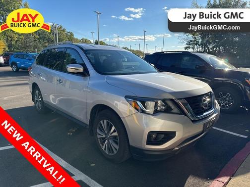 2017 Nissan Pathfinder SV