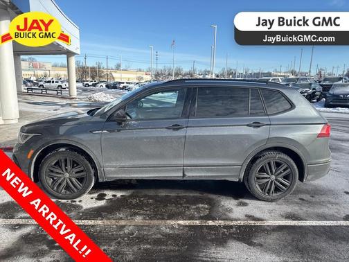 2022 Volkswagen Tiguan 2.0T SE R-Line Black