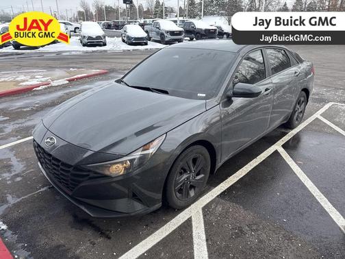 2022 Hyundai ELANTRA SEL