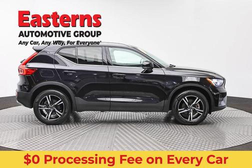 Onyx Black Metallic 2024 Volvo XC40 B5 Core