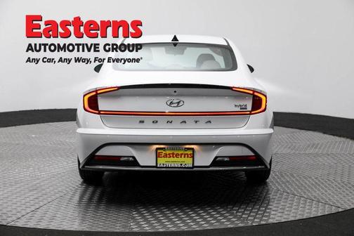 2022 Hyundai SONATA Hybrid Base