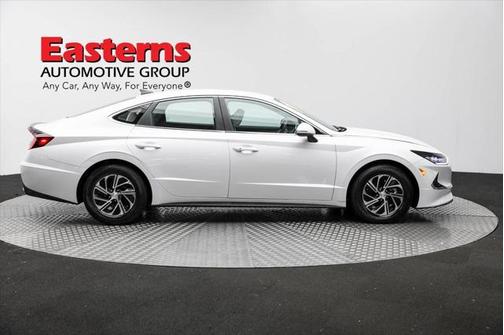 2022 Hyundai SONATA Hybrid Base