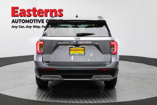 ICONIC SILVER METALLIC 2023 Ford Explorer XLT