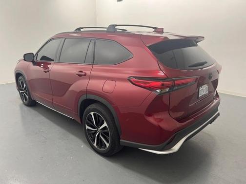 Photo 5 of 27 of 2021 Toyota Highlander XSE