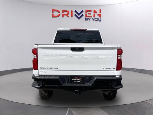Summit White 2026 Chevrolet Silverado 2500 Custom