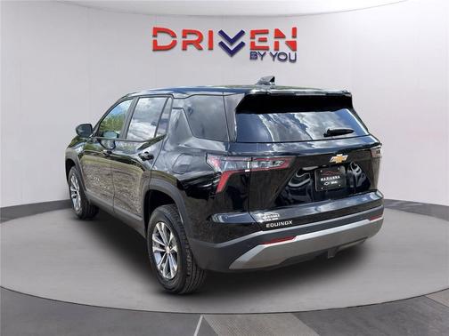 Mosaic Black Metallic 2026 Chevrolet Equinox 1LT