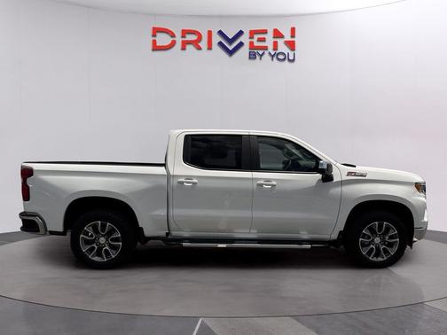 Summit White 2026 Chevrolet Silverado 1500 LT