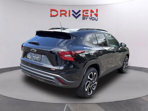 Mosaic Black Metallic 2026 Chevrolet Trax FWD 2RS