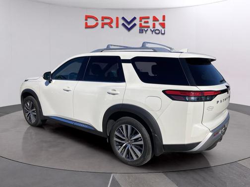 2022 Nissan Pathfinder Platinum 2WD