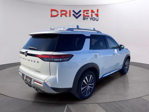 2022 Nissan Pathfinder Platinum 2WD