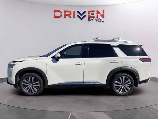 2022 Nissan Pathfinder Platinum 2WD