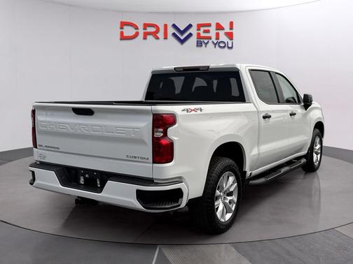 Summit White 2026 Chevrolet Silverado 1500 Custom