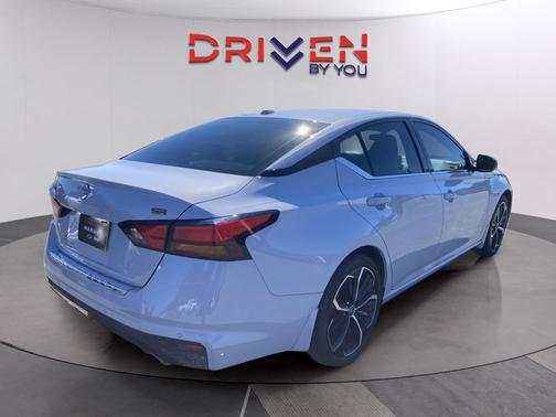 2023 Nissan Altima SR FWD