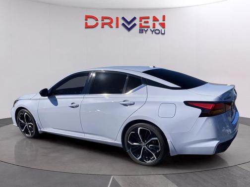 2023 Nissan Altima SR FWD