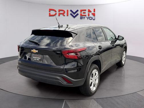 Mosaic Black Metallic 2025 Chevrolet Trax LS