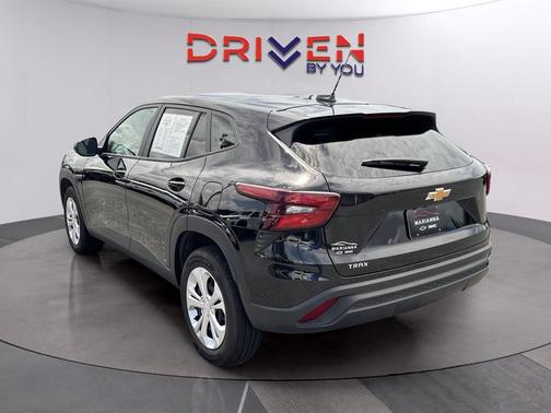 Mosaic Black Metallic 2025 Chevrolet Trax LS