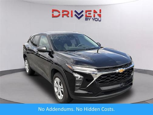 Mosaic Black Metallic 2025 Chevrolet Trax LS