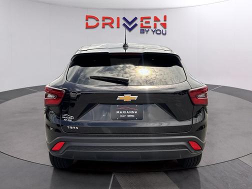 Mosaic Black Metallic 2025 Chevrolet Trax LS