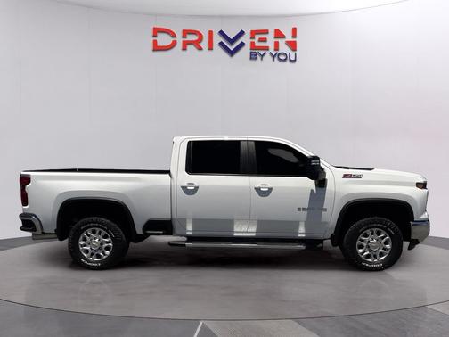Summit White 2025 Chevrolet Silverado 2500 LT