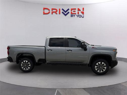 Sterling Gray Metallic 2026 Chevrolet Silverado 2500 Custom