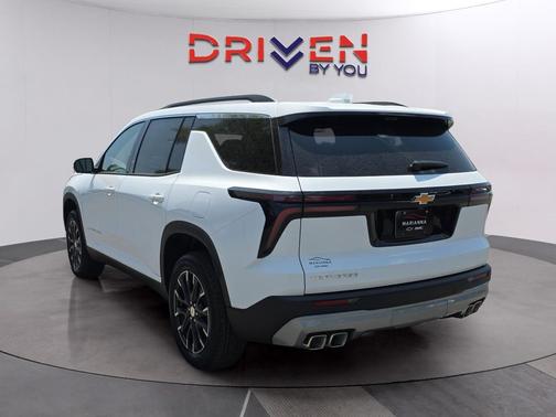 Summit White 2026 Chevrolet Traverse LT
