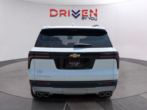 Summit White 2026 Chevrolet Traverse LT