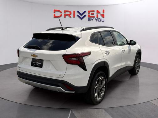Summit White 2025 Chevrolet Trax LT