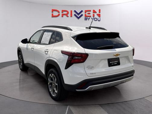 Summit White 2025 Chevrolet Trax LT