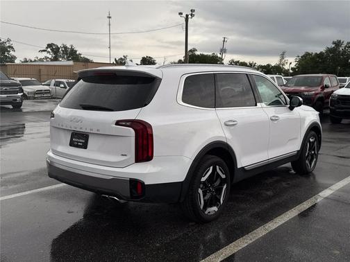 Glacial White Pearl 2025 Kia Telluride S