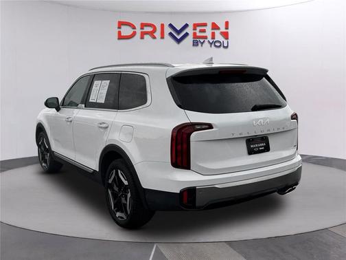 Glacial White Pearl 2025 Kia Telluride S