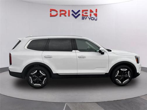 Glacial White Pearl 2025 Kia Telluride S