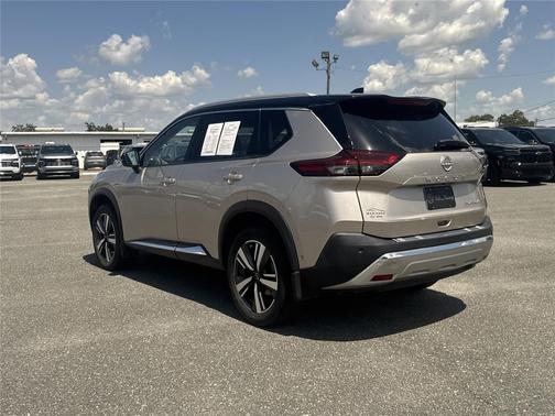Champagne Silver Metallic/Super Black 2023 Nissan Rogue Platinum