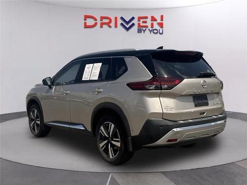 Champagne Silver Metallic/Super Black 2023 Nissan Rogue Platinum