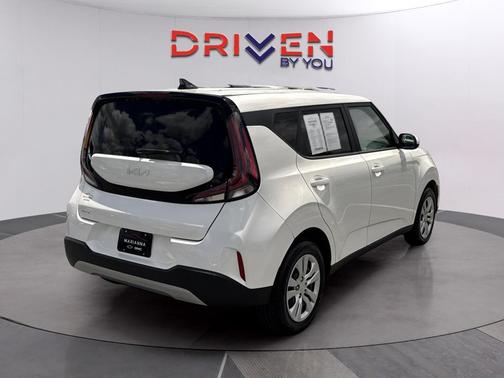 Snow White Pearl 2023 Kia Soul LX